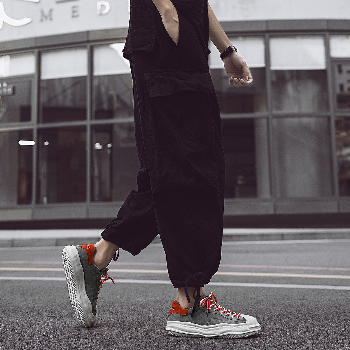 LQ225 EMA 11 Sneakers