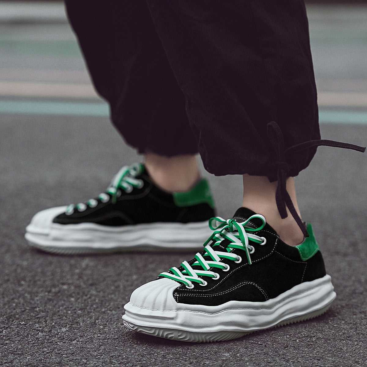 LQ225 EMA 11 Sneakers