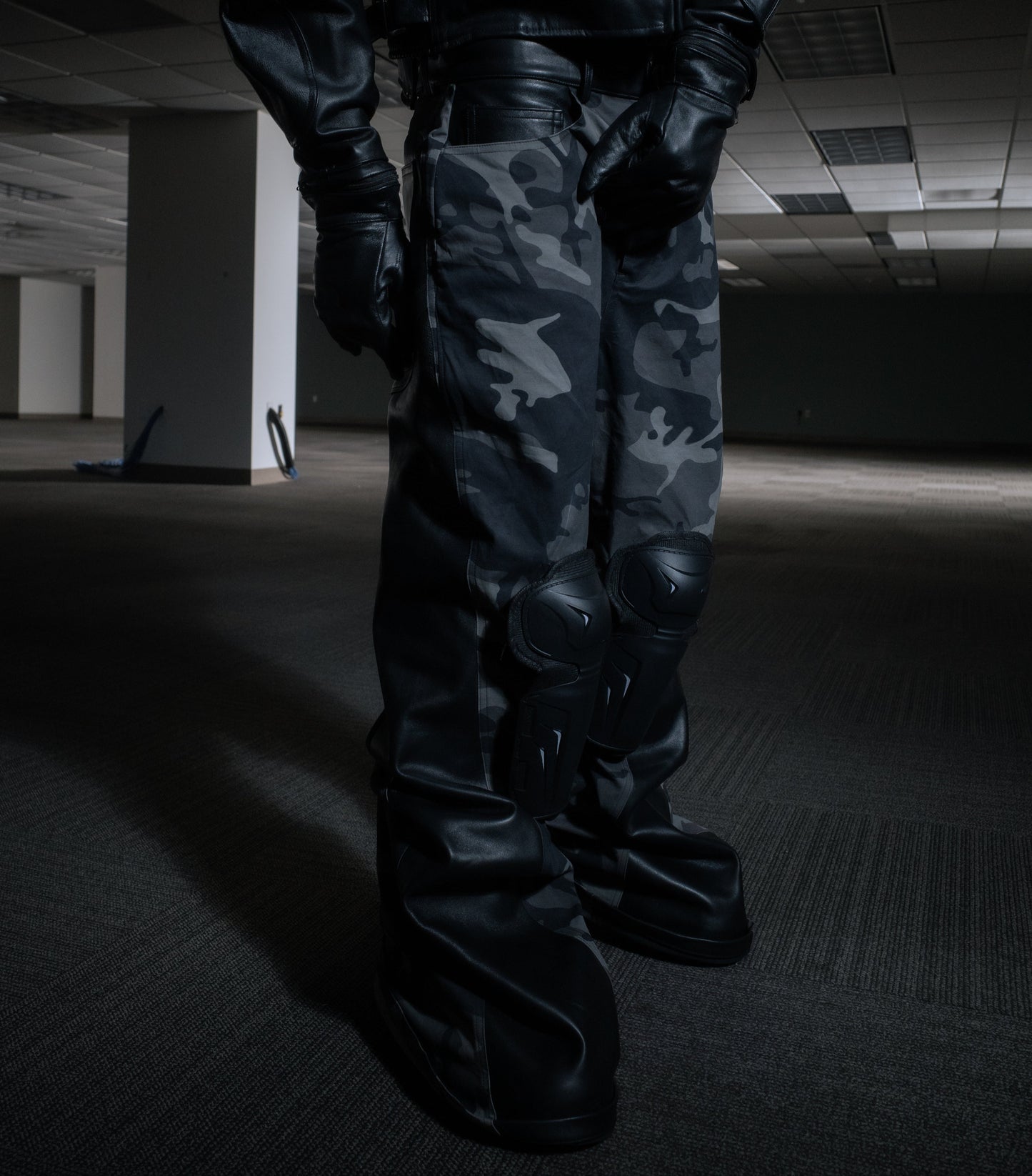 BL MUDCAMO FLARED LEATHER PANT